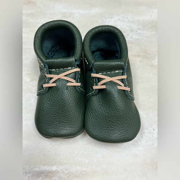 New in Box Freshly Picked Forest Green Oxford Toddler Leather Moccasins - Picture 1 of 9